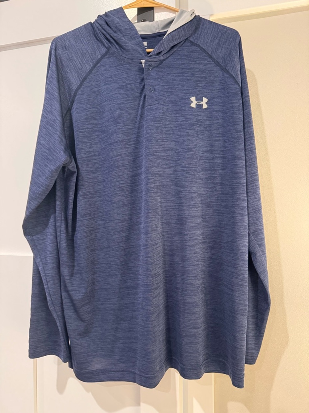Under Armour Men’s Blue Hooded Long-Sleeve 2 Snap Pull Over